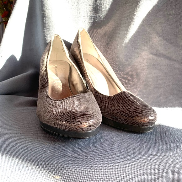 Anne Klein Grey Metallic pump size 8 - Picture 4 of 5